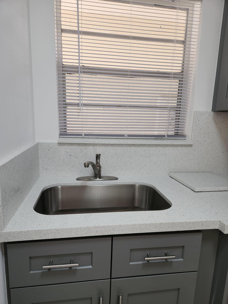 2466 Lincoln Street - Photo 4