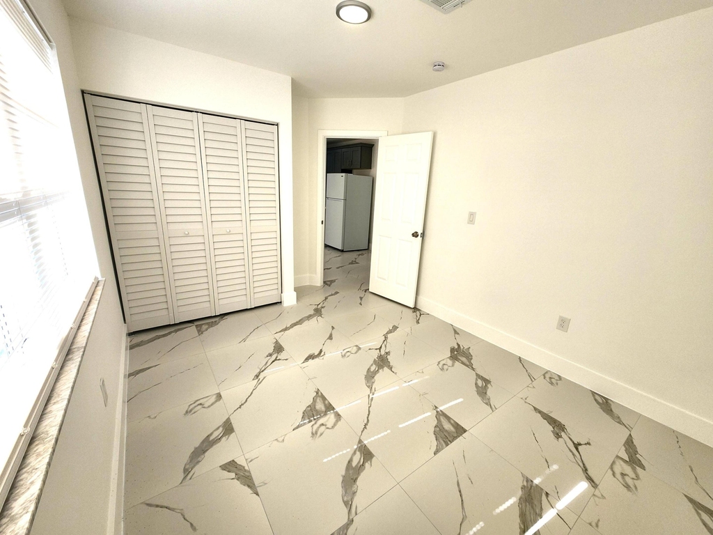 2466 Lincoln Street - Photo 8