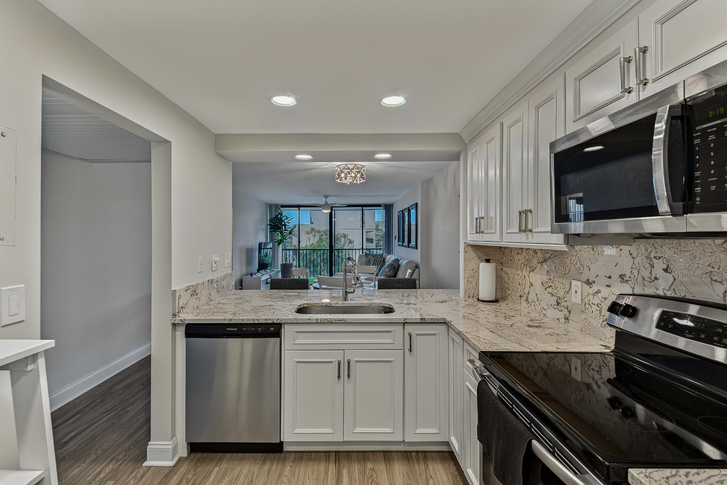 4 Royal Palm Way - Photo 8