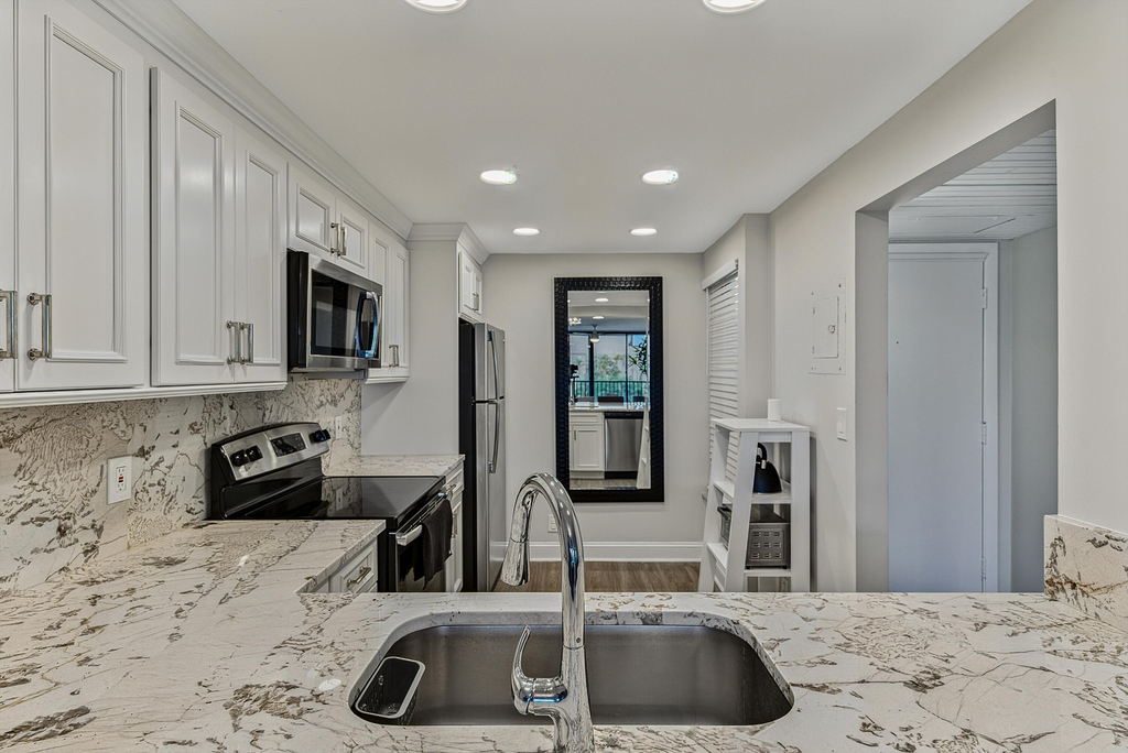 4 Royal Palm Way - Photo 5