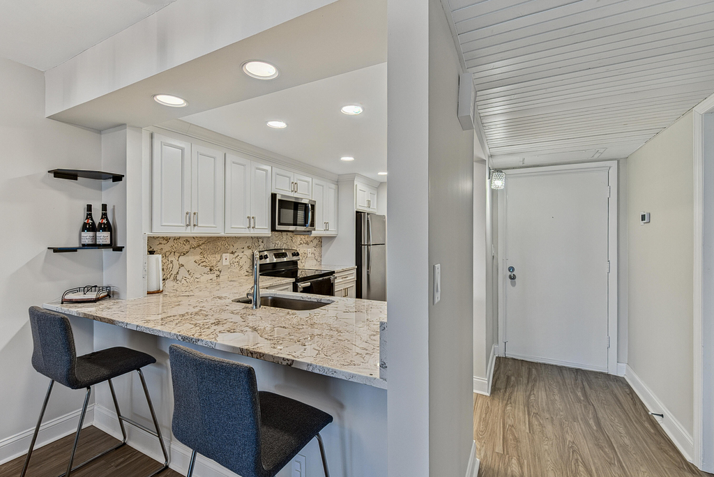 4 Royal Palm Way - Photo 7