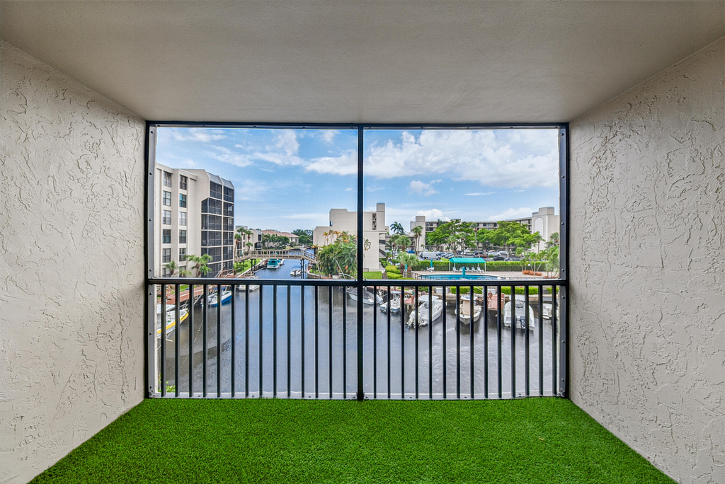 4 Royal Palm Way - Photo 0