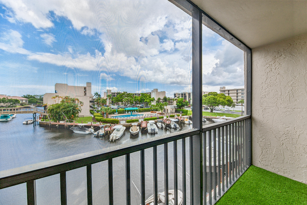 4 Royal Palm Way - Photo 24
