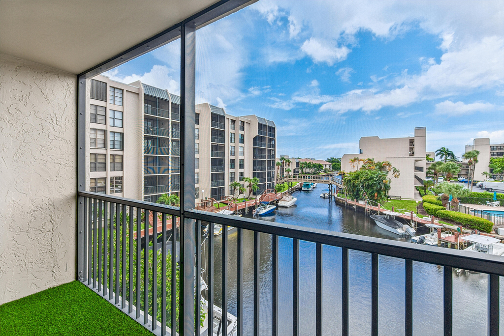 4 Royal Palm Way - Photo 1