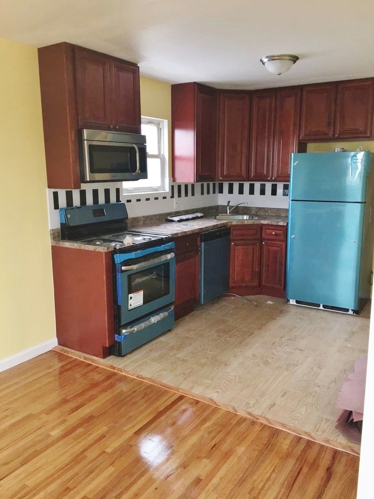 25-22 47th Street - Photo 2
