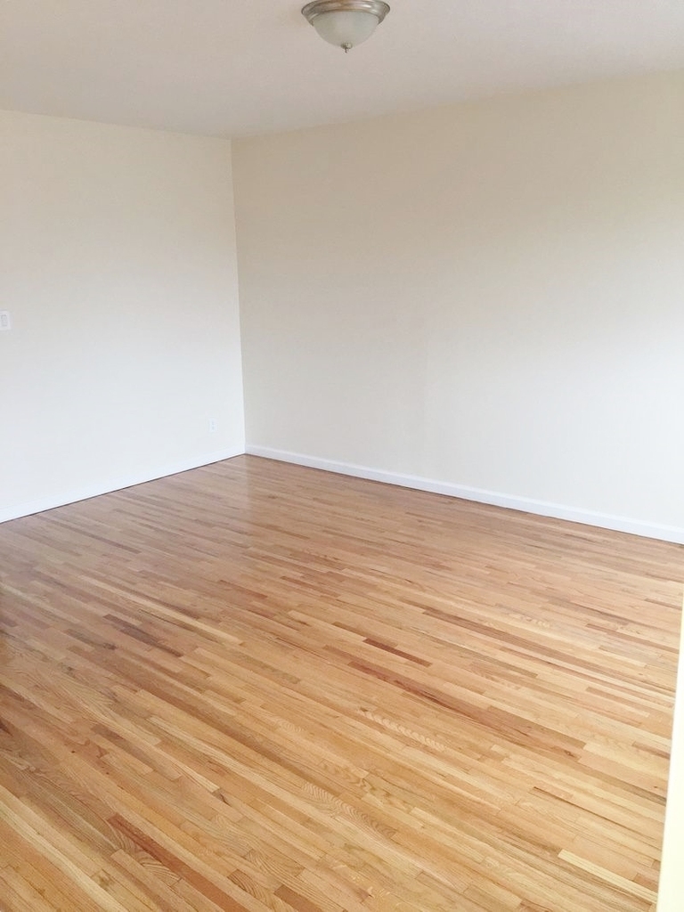 25-22 47th Street - Photo 9