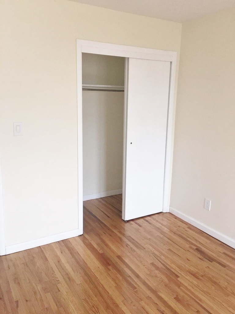 25-22 47th Street - Photo 7