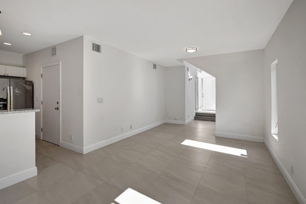 1102 S 20th Avenue - Photo 8