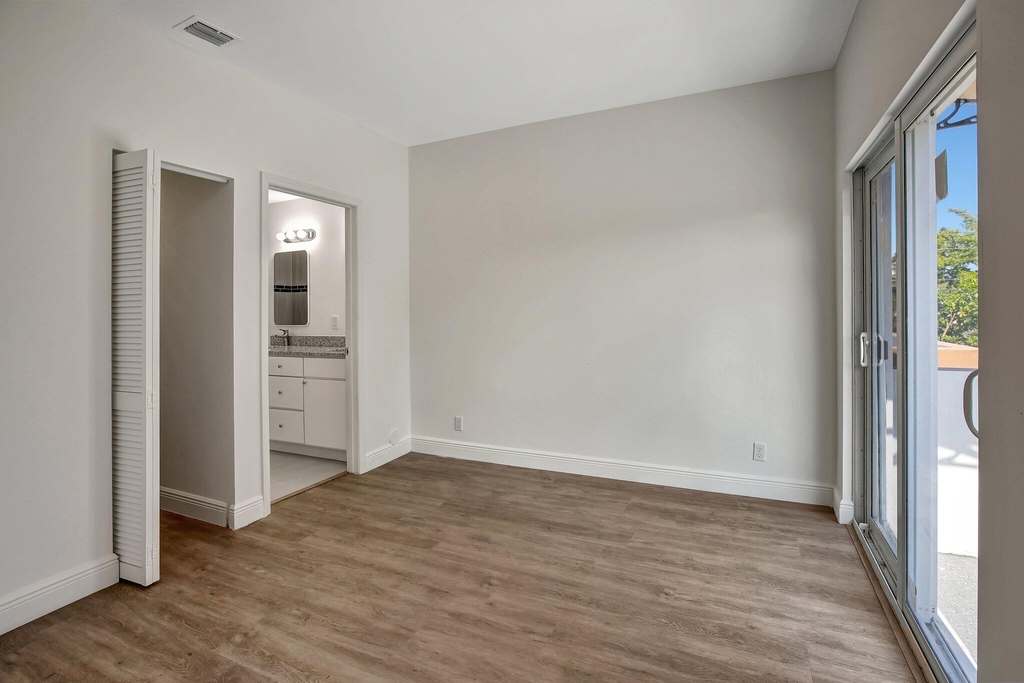 1102 S 20th Avenue - Photo 9