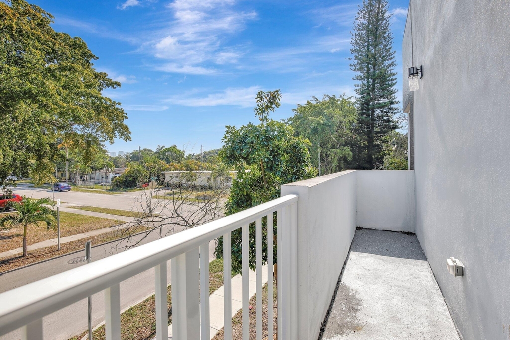 1102 S 20th Avenue - Photo 12