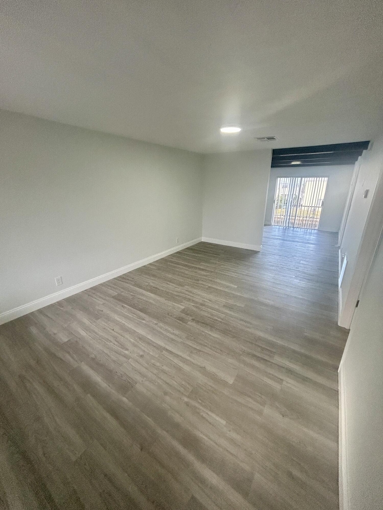 1401 Ne 57th Place - Photo 8