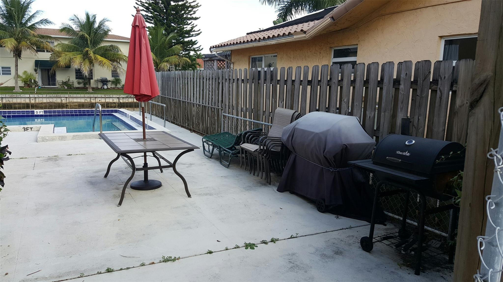 1401 Ne 57th Place - Photo 2