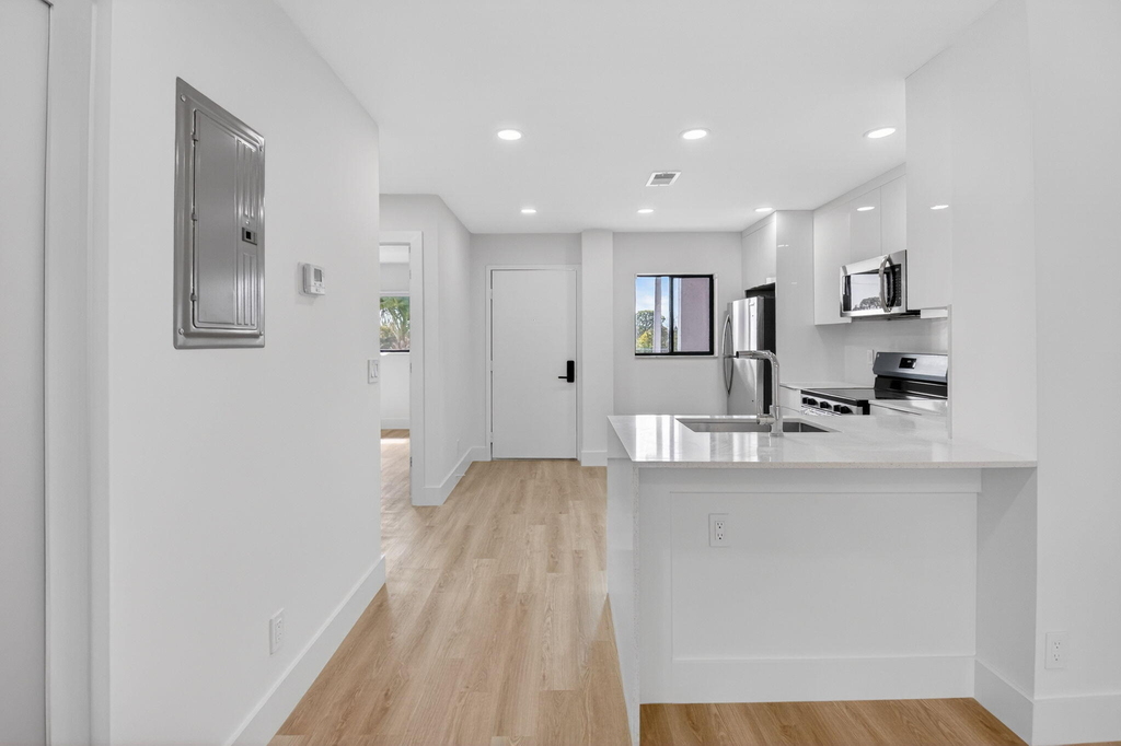 100 W Hidden Valley Boulevard - Photo 2
