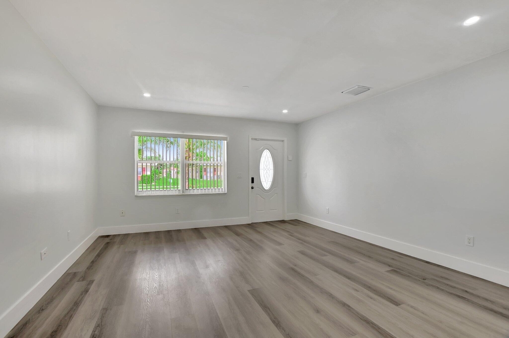 10920 Gable Street - Photo 3