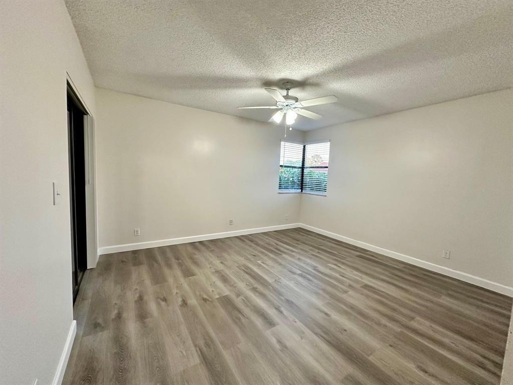 5641 Riverside Drive - Photo 9