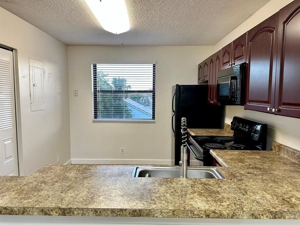 5641 Riverside Drive - Photo 6