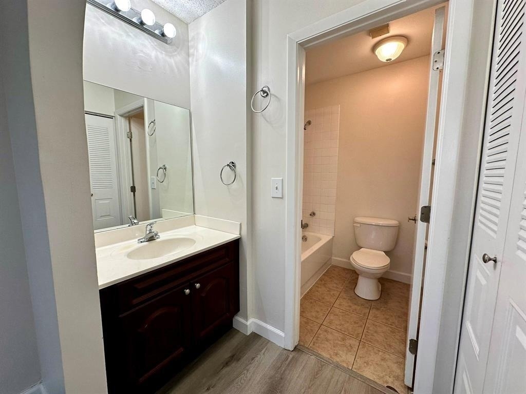 5641 Riverside Drive - Photo 12
