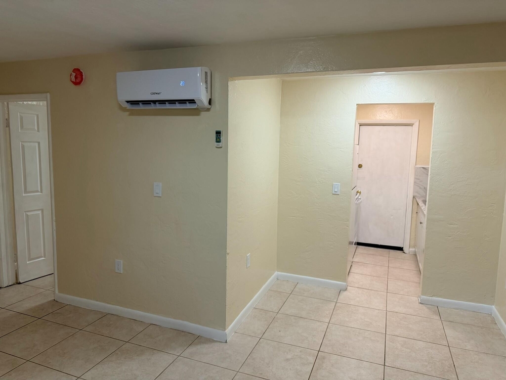 1135 Sharazad Boulevard - Photo 2