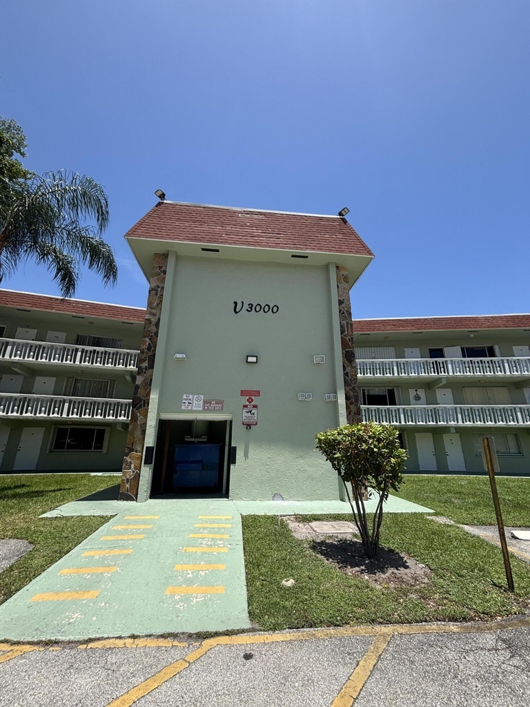 3000 Springdale Boulevard - Photo 0