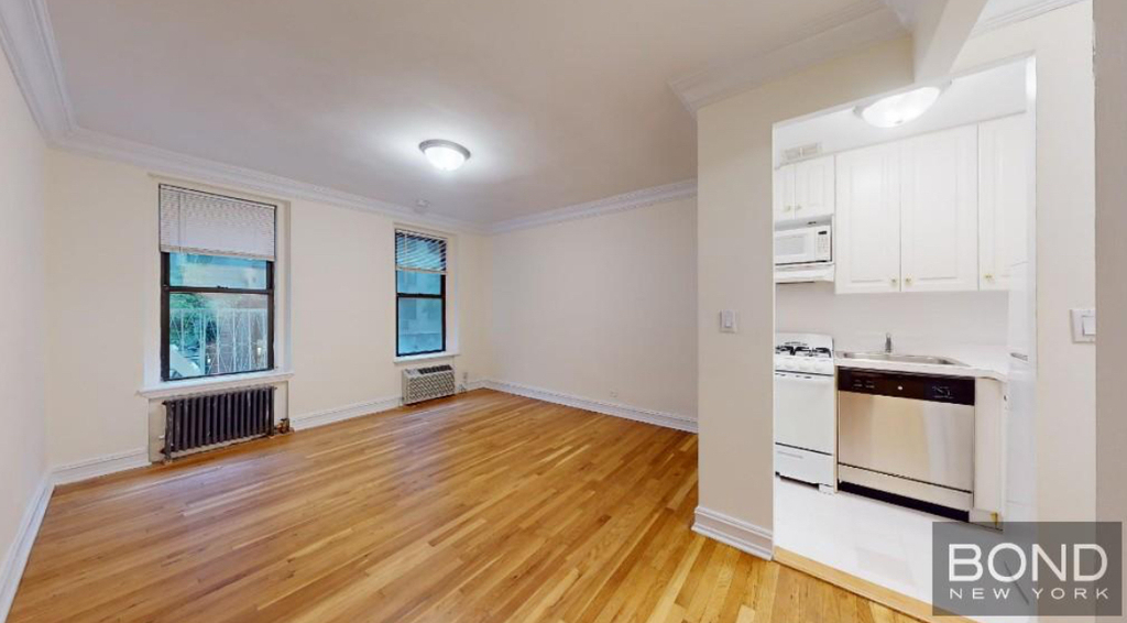 East 46th Street - Photo 0