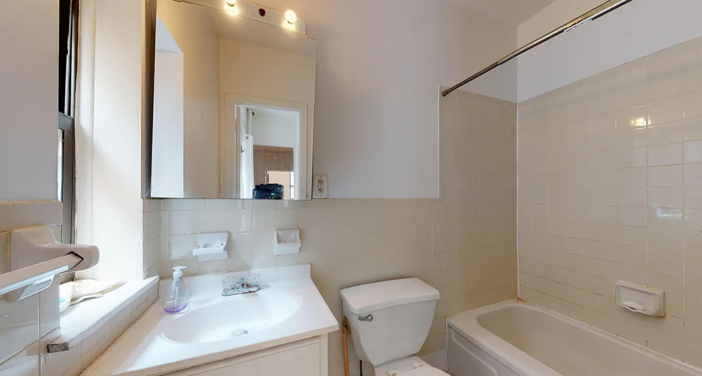East 76th Street - Photo 7