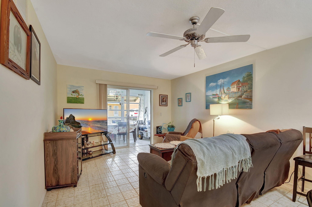 2121 Ne 1st Court - Photo 2