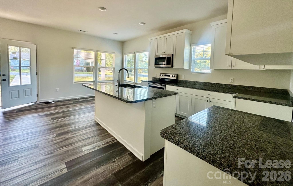 260 Mills Avenue - Photo 7
