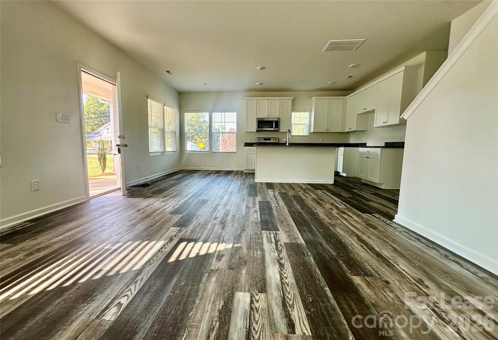 260 Mills Avenue - Photo 5