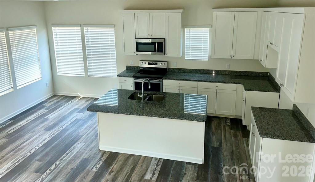 260 Mills Avenue - Photo 6