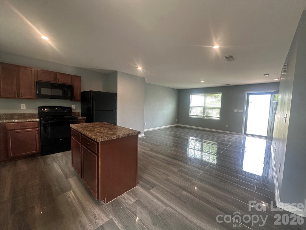 5014 Merwyn Avenue - Photo 3