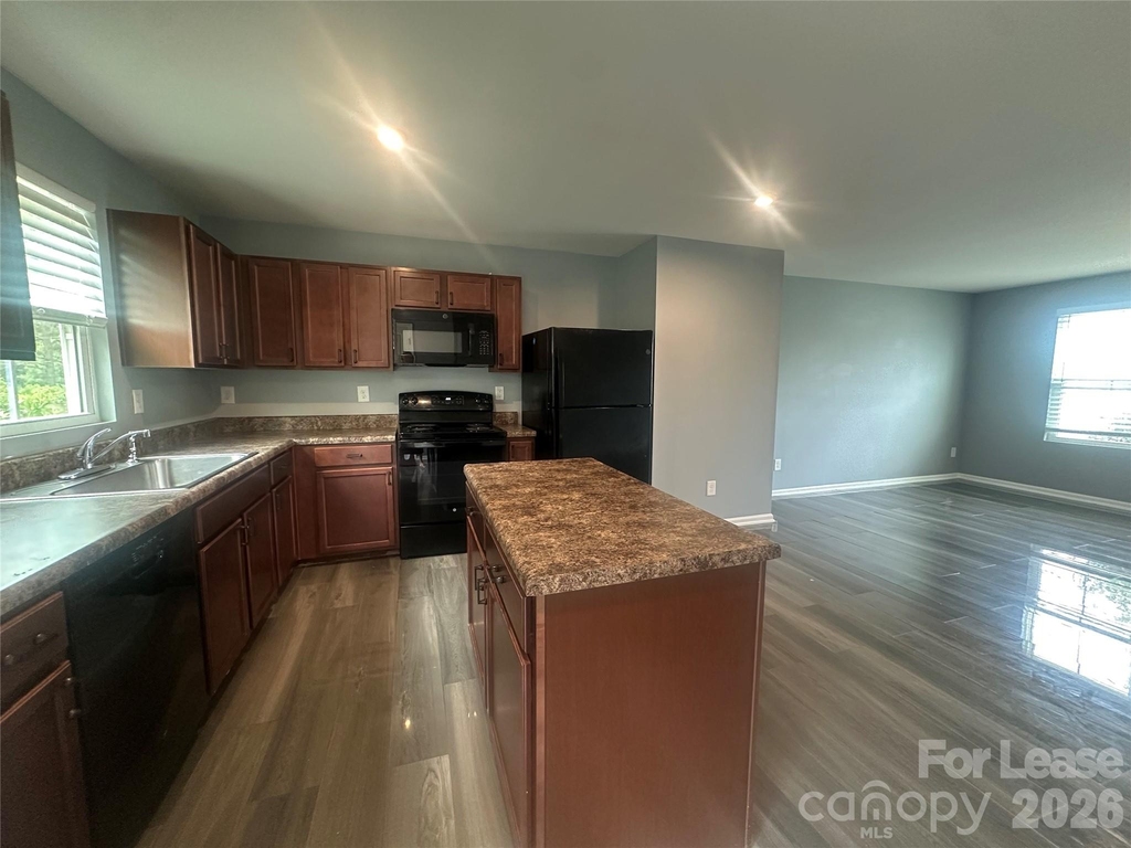 5014 Merwyn Avenue - Photo 2