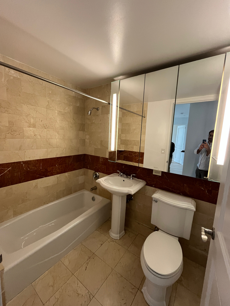 West 54th Street - Photo 9