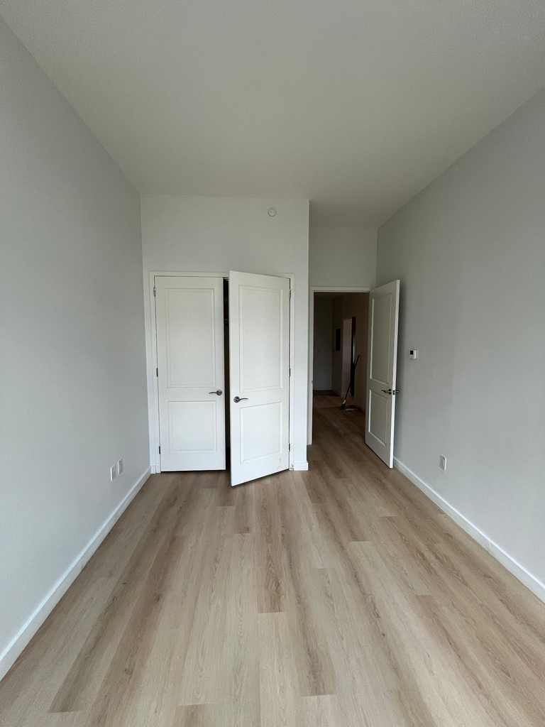 West 54th Street - Photo 7