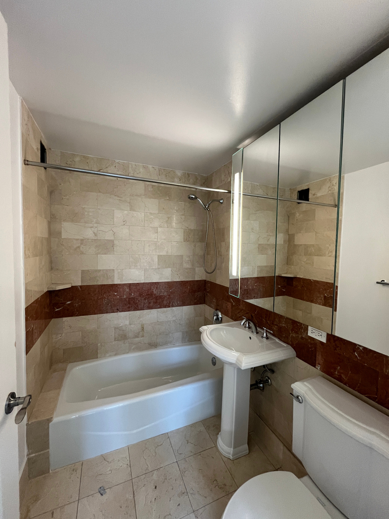 West 54th Street - Photo 8