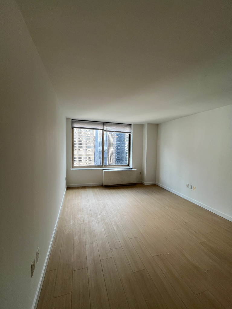 West 54th Street - Photo 3