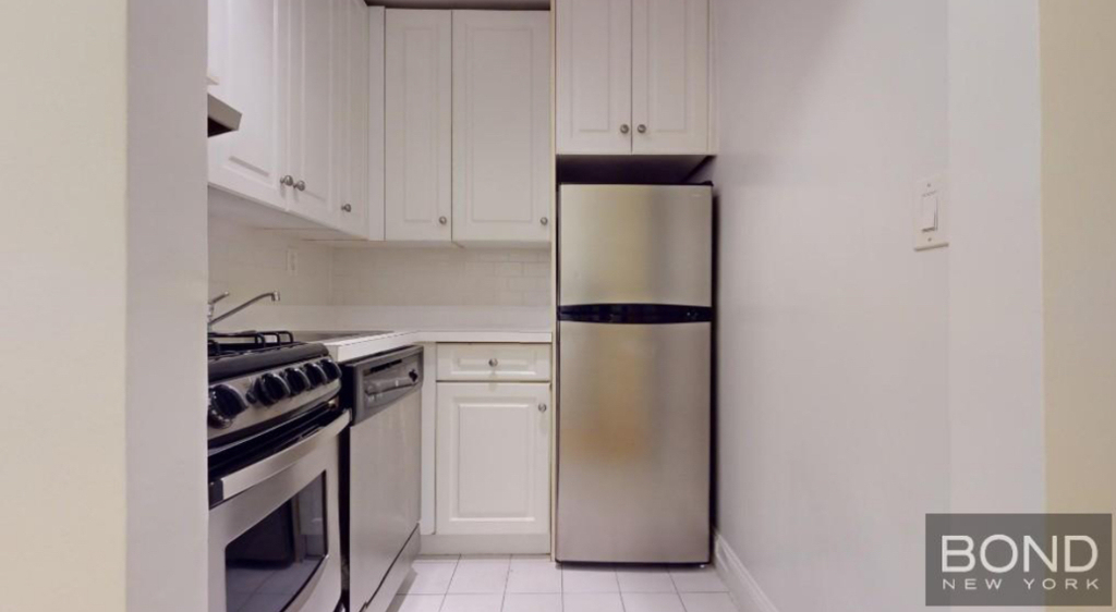 East 80th Street - Photo 4