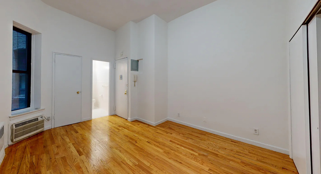 East 90th  Street - Photo 6