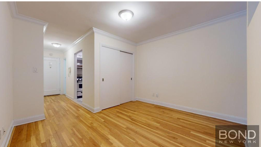 East 80th Street - Photo 6