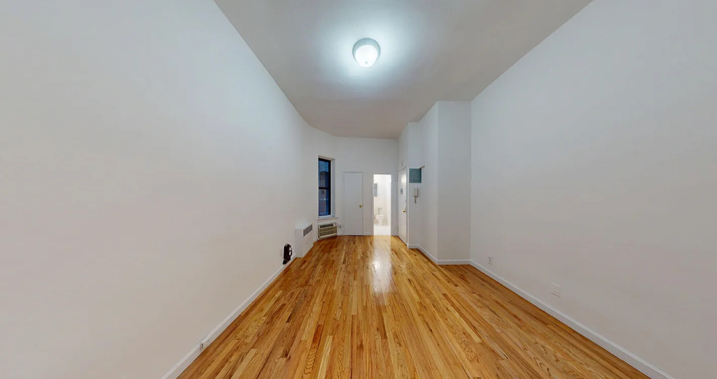 East 90th  Street - Photo 5