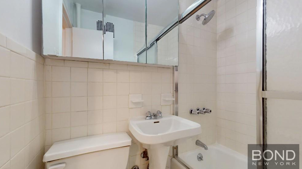 East 80th Street - Photo 7