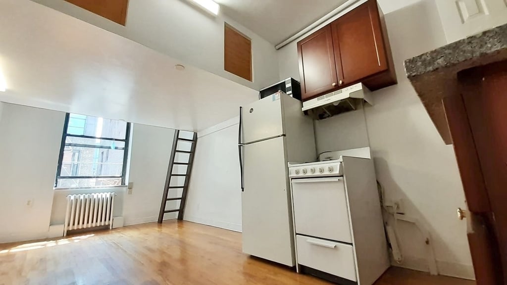 112 Mac Dougal Street - Photo 0