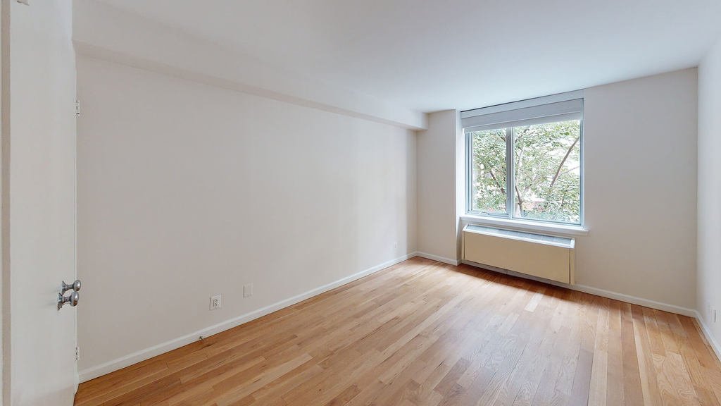 120 W. 21st - Photo 4