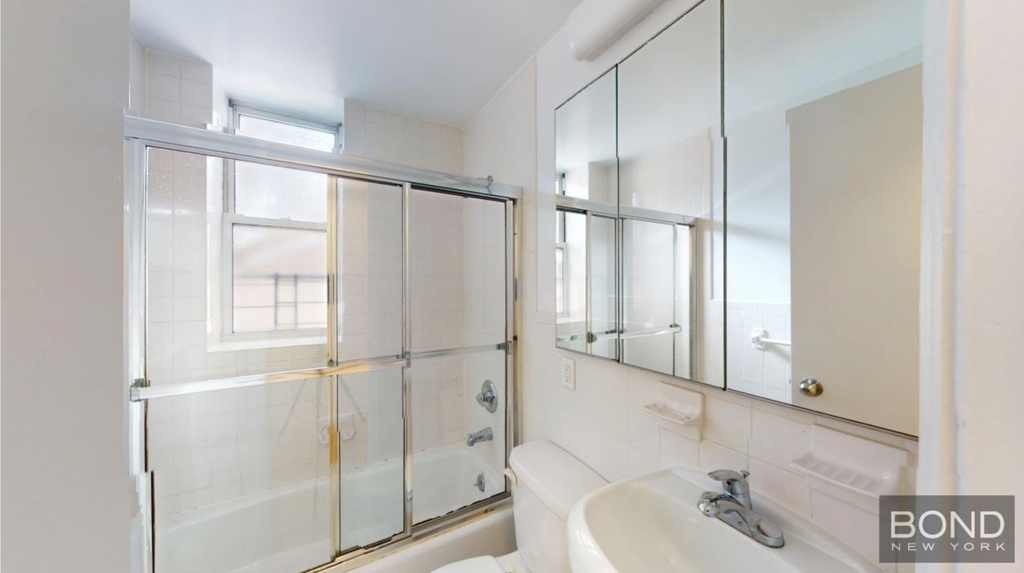 1680 York Avenue - Photo 4