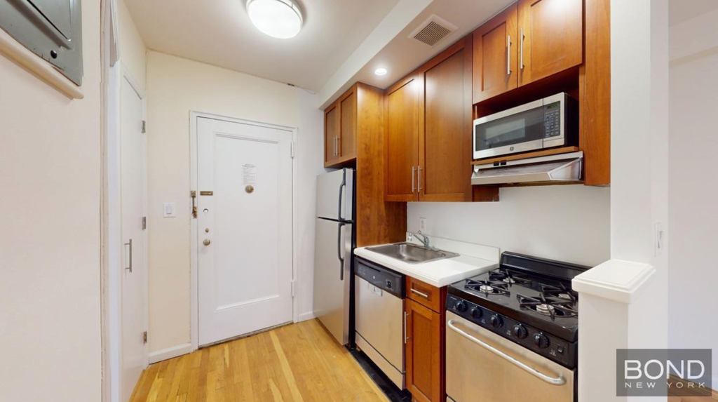1680 York Avenue - Photo 1
