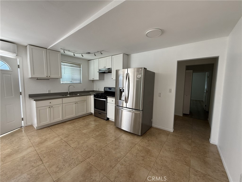 7320 Lindley - Photo 3
