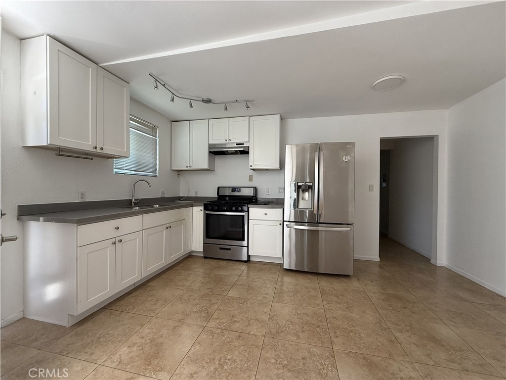 7320 Lindley - Photo 0