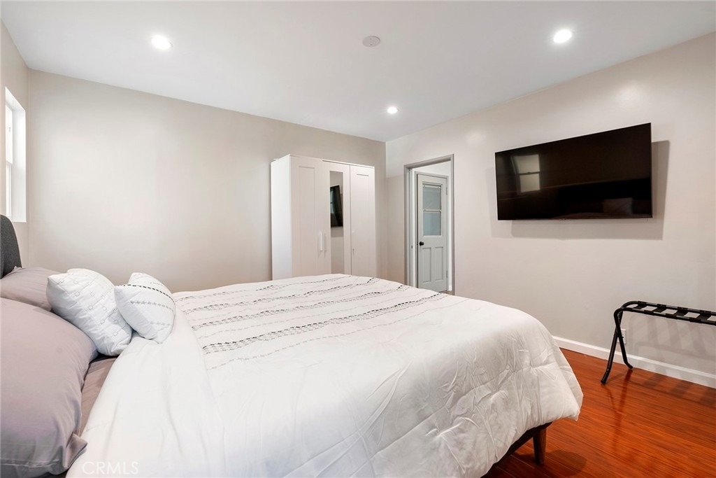 18228 Regina Avenue - Photo 13