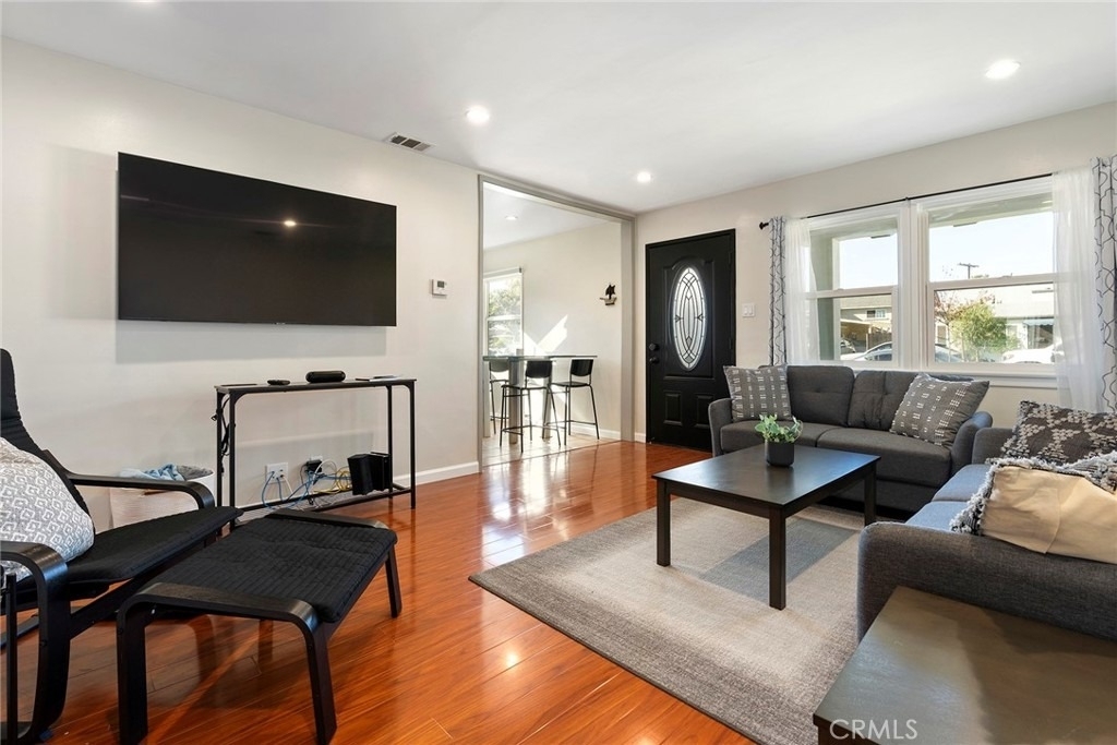18228 Regina Avenue - Photo 2