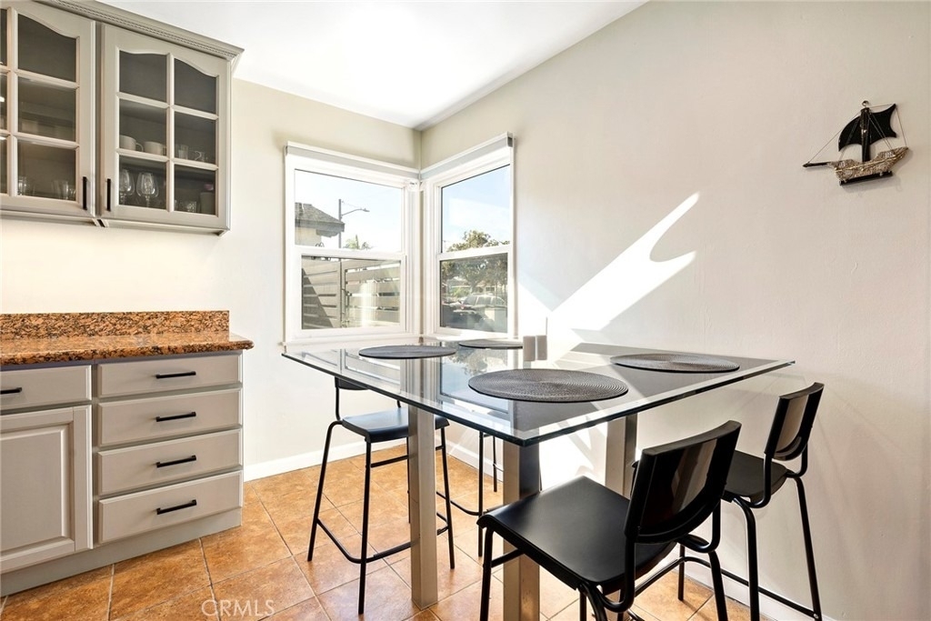 18228 Regina Avenue - Photo 6