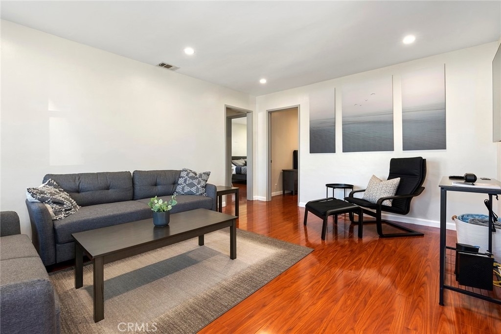 18228 Regina Avenue - Photo 3